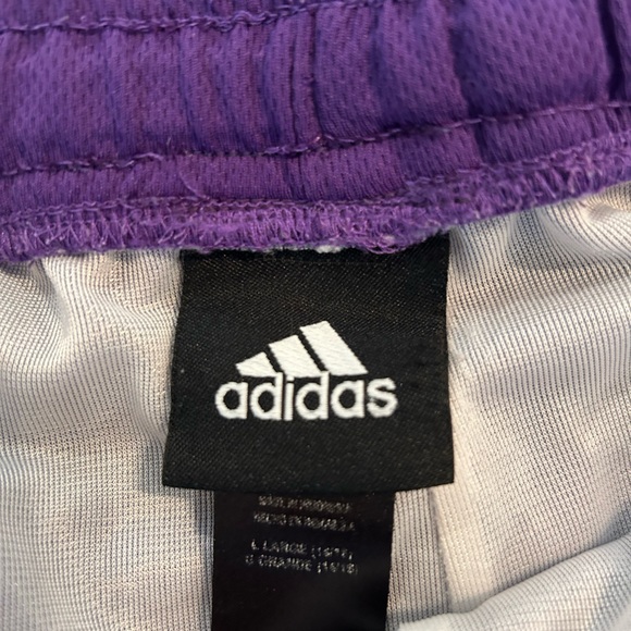 Addidas lakers basketball shorts size youth large. Non smoking /pet home - Picture 2 of 3